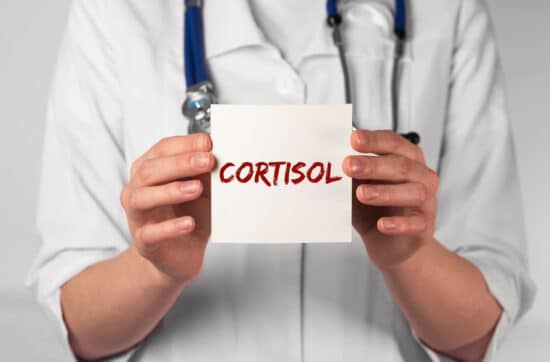 Cortisol und Schilddrüse: Der unterschätzte Teufelskreis hinter chronischer Erschöpfung